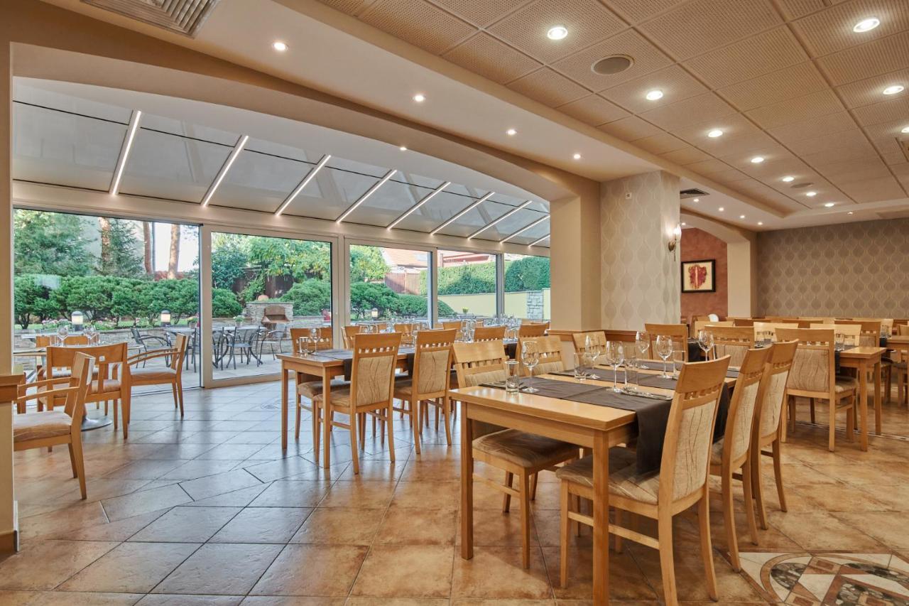 Hotel Akademie A Depandance Jarmila 4*